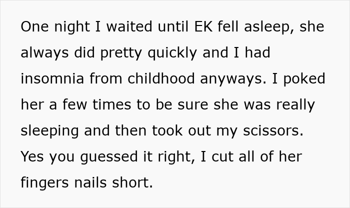 Texto que descreve uma mãe resolvendo o problema com as próprias mãos, cortando as unhas do filho enquanto ela dormia.