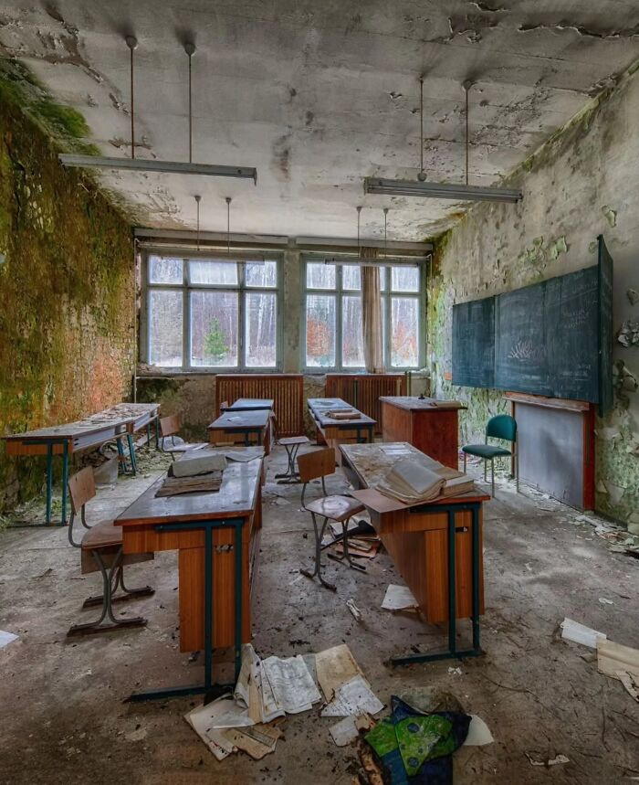 This Page Shared 55 Photos Of Creepy Places Lost To Time