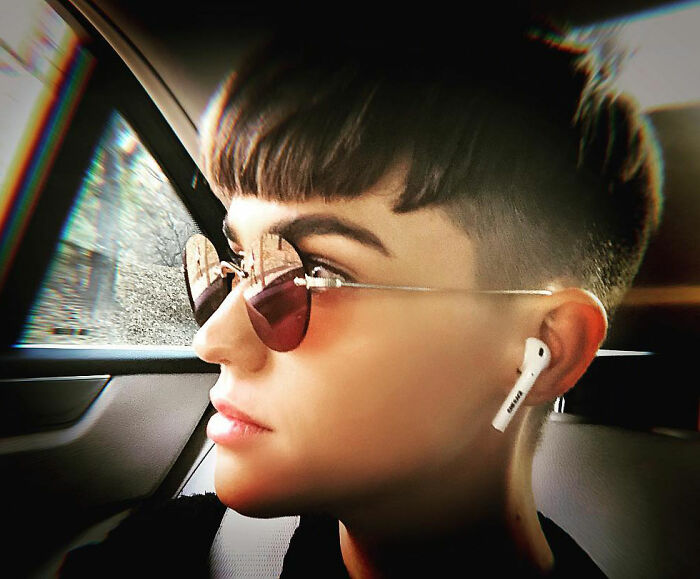 Ruby Rose contradiz suas acusações contra Katy Perry em artigo de 2011 que ela escreveu sobre a noite infame