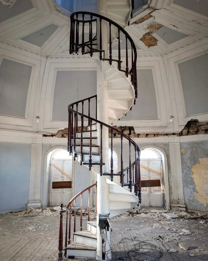 This Page Shared 55 Photos Of Creepy Places Lost To Time