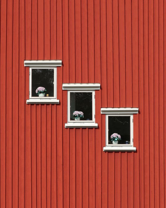 This Photographer Turns Buildings, Windows, And Empty Space Into 55 Mesmerizing Minimalist Scenes