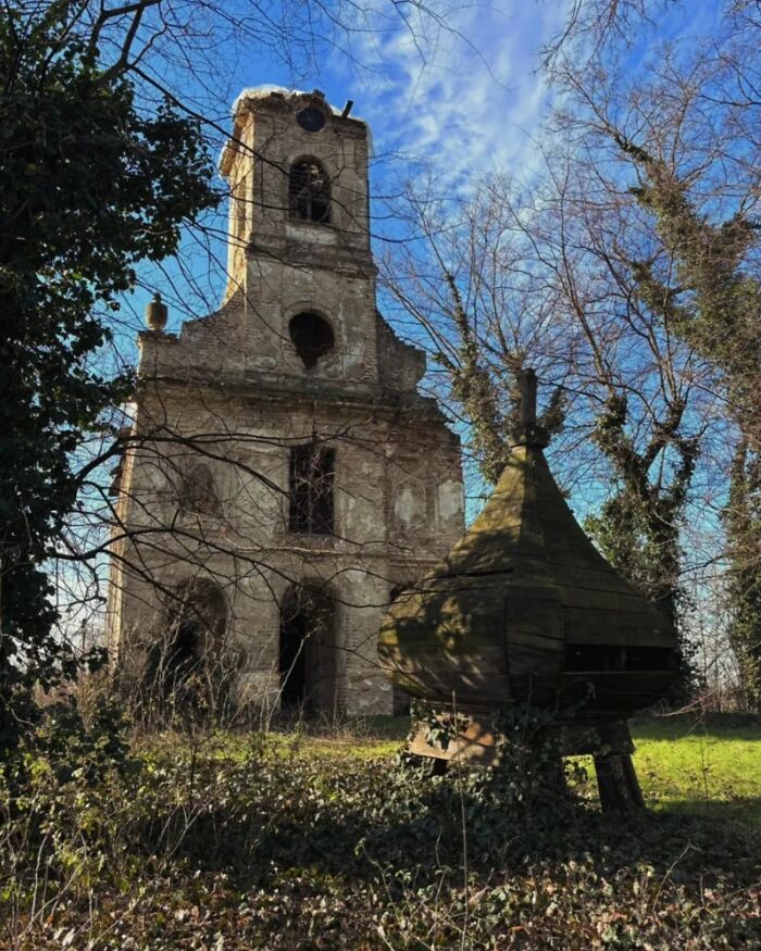 This Page Shared 55 Photos Of Creepy Places Lost To Time