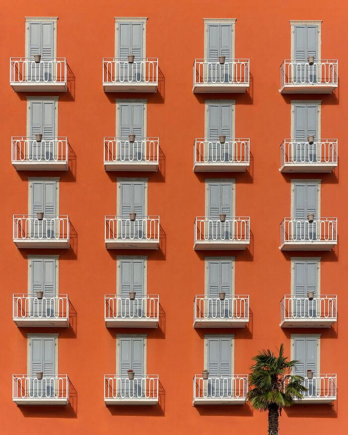 This Photographer Turns Buildings, Windows, And Empty Space Into 55 Mesmerizing Minimalist Scenes