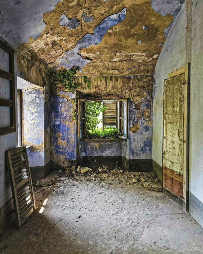 This Page Shared 55 Photos Of Creepy Places Lost To Time