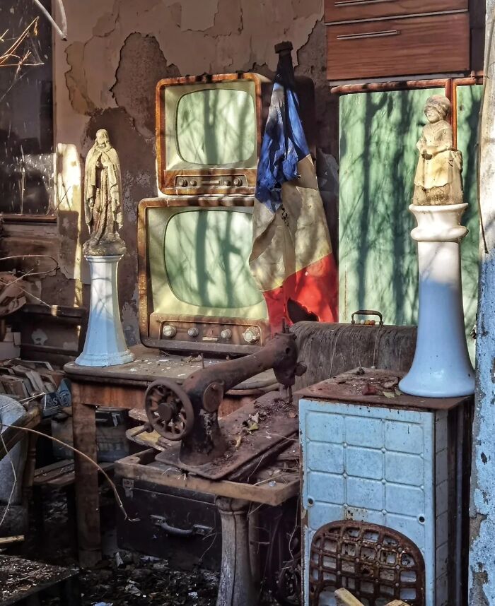 This Page Shared 55 Photos Of Creepy Places Lost To Time