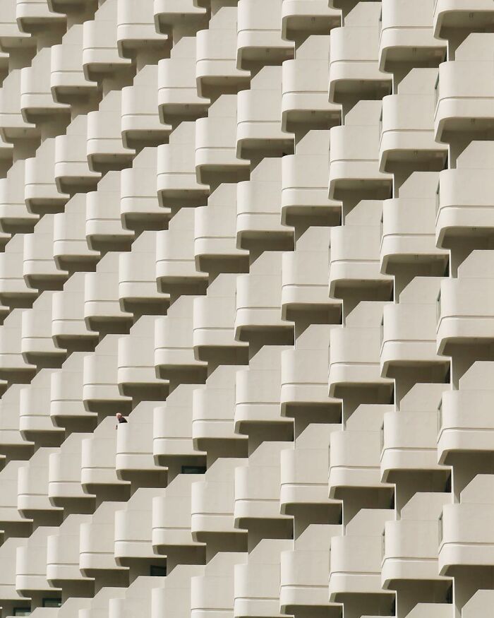 This Photographer Turns Buildings, Windows, And Empty Space Into 55 Mesmerizing Minimalist Scenes