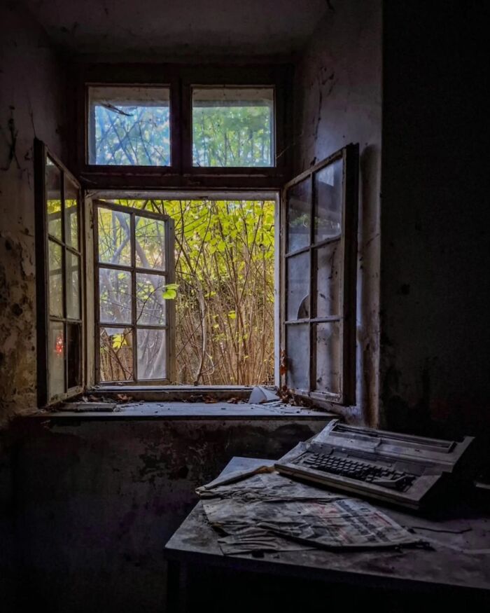 This Page Shared 55 Photos Of Creepy Places Lost To Time