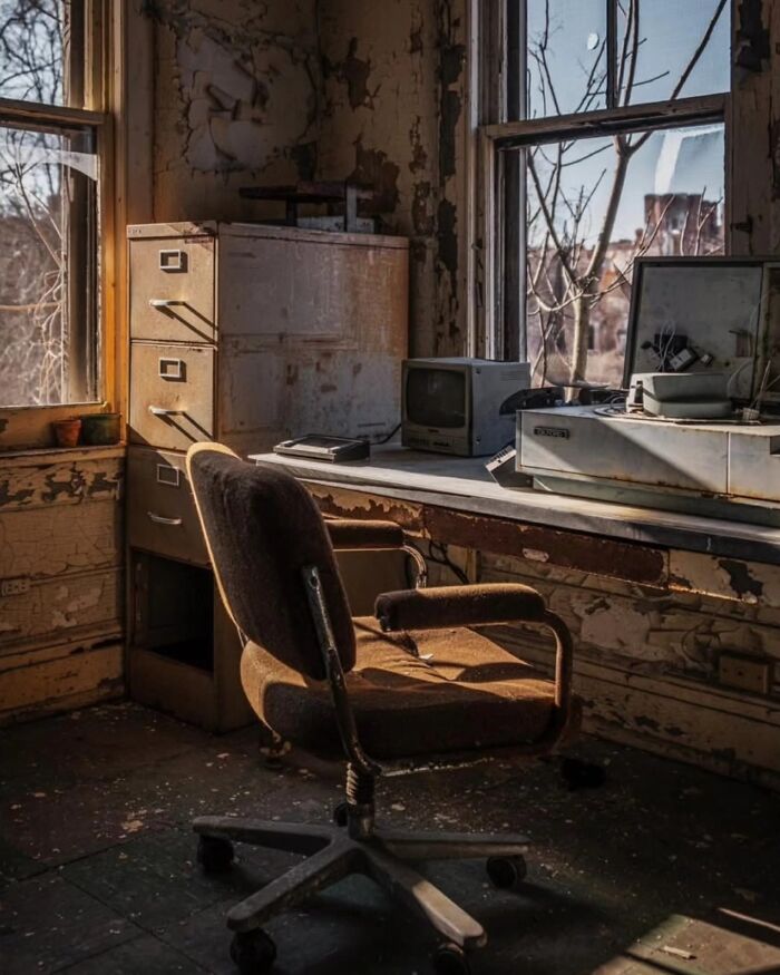 This Page Shared 55 Photos Of Creepy Places Lost To Time