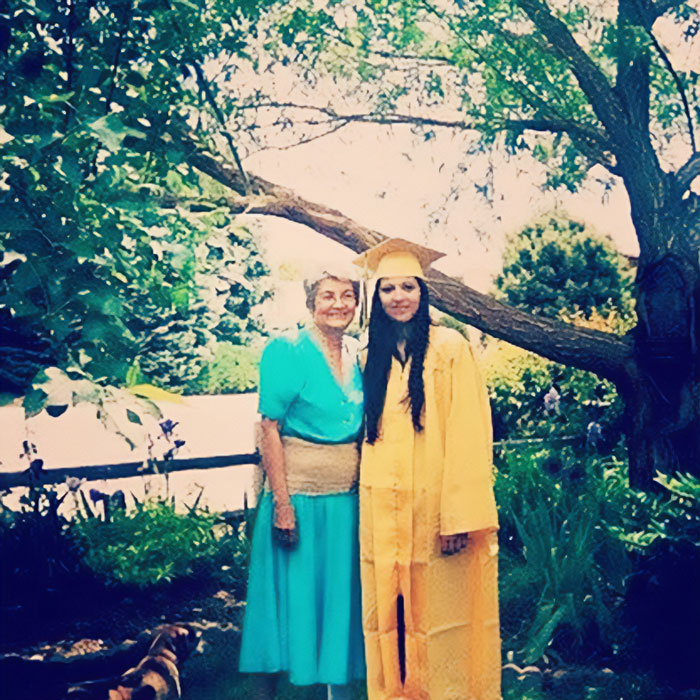 Internautas atacam brutalmente uma mulher por fugir dos EUA para escapar do pagamento do empréstimo estudantil