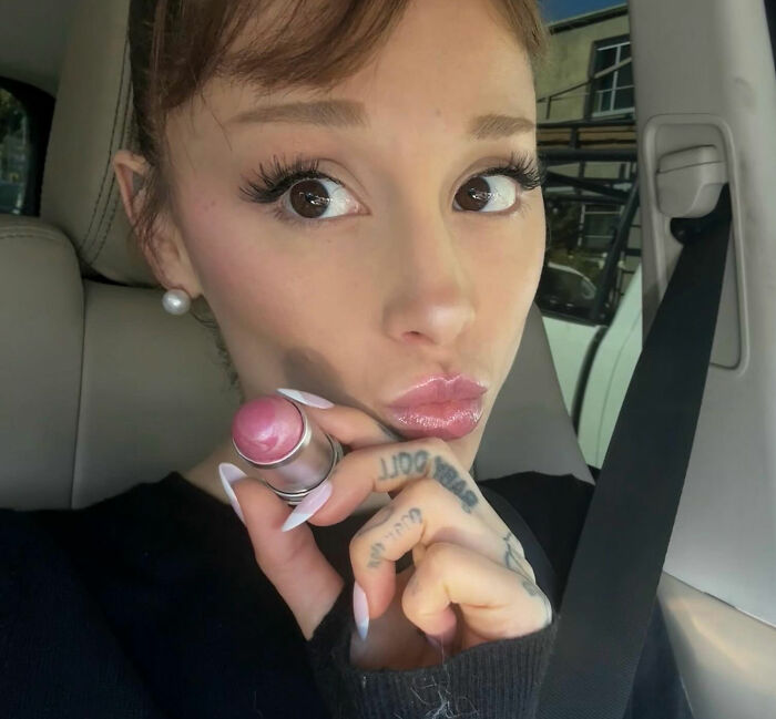 "Meio Insultuoso": Comentários de Robert De Niro sobre como trabalhar com Ariana Grande Spark Backlash