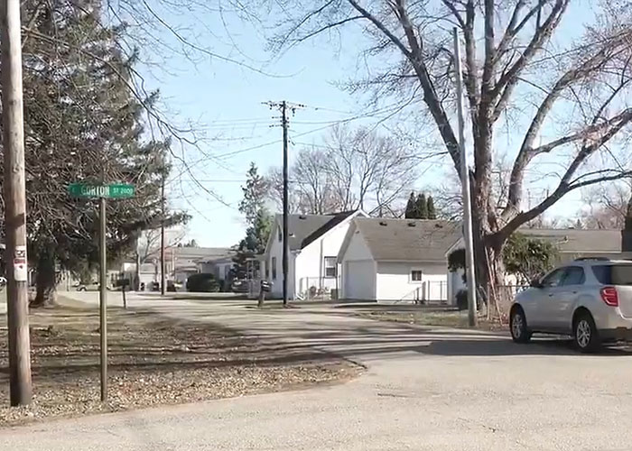 Mãe esfaqueia filha em episódio trágico e diz que foi para ‘protegê-la’ de Elon Musk Mãe esfaqueia filha em episódio trágico e diz que foi para ‘protegê-la’ de Elon Musk