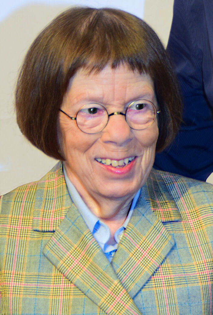 American Actress Linda Hunt, 81