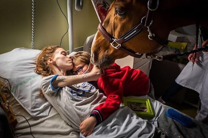 35 Brilliantly Timed Shots From The Decisive Moments Magazine That Capture Life At Exactly The Right Second