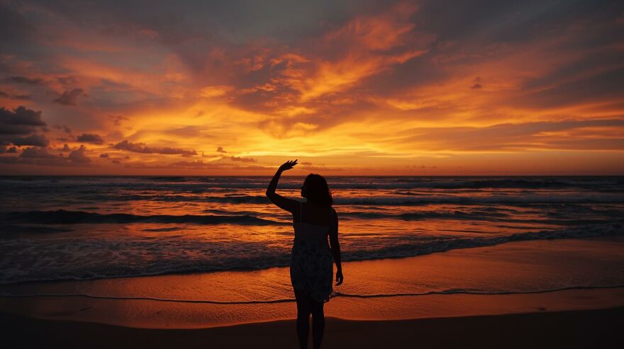 &ldquo;Perfectly Timed Photos That Look Too Good To Be True&rdquo;