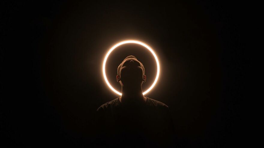 &ldquo;Perfectly Timed Photos That Look Too Good To Be True&rdquo;