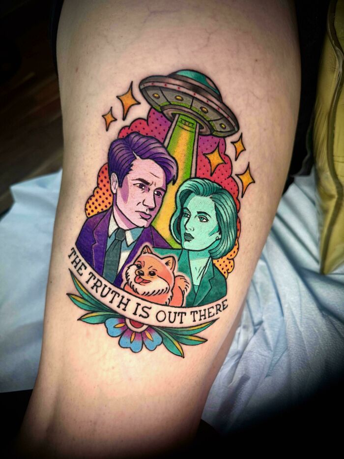 Colorful X-Files themed stunning tattoos featuring Mulder, Scully, a dog, and a UFO.