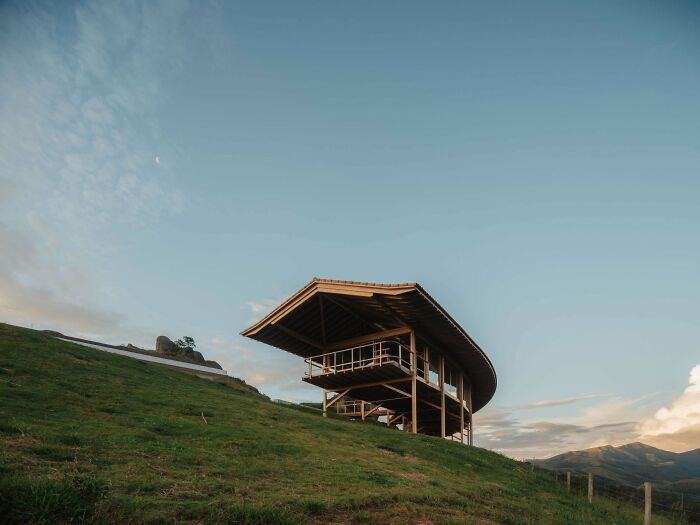 Superb Wooden House In The Hills Of Brazil In Cunha, By Mariana Caires & Co (2024)