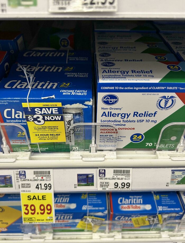 Claritin and Kroger brand allergy relief on a store shelf, showing the significant price difference in consumerism.
