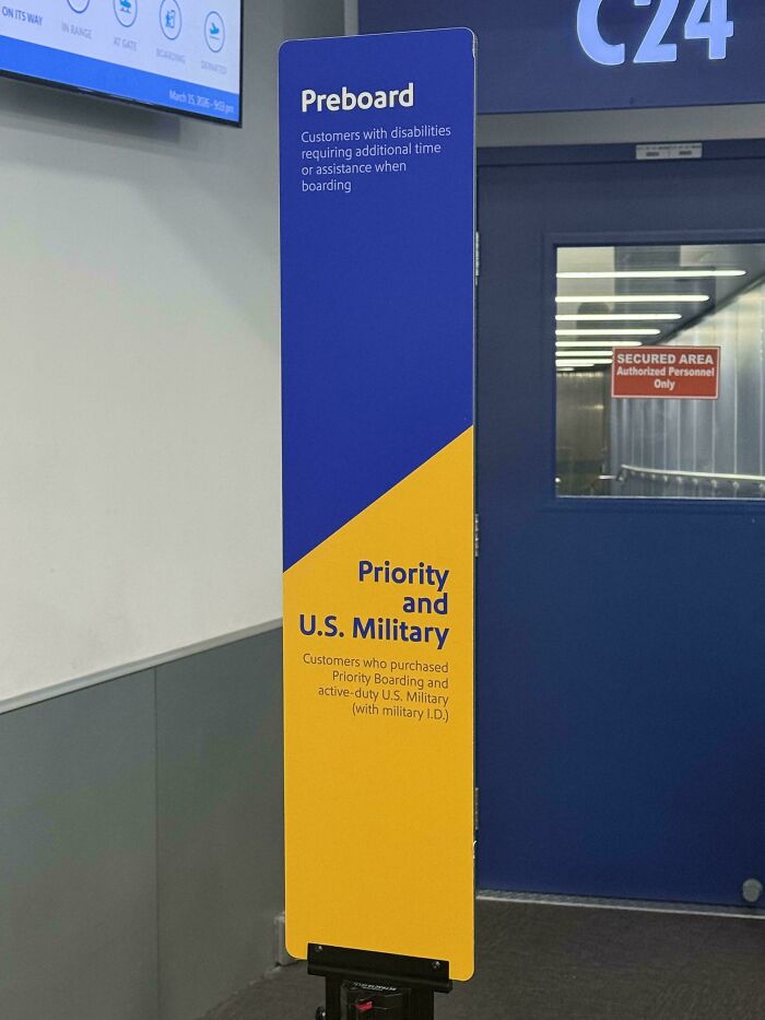 The New Southwest Signs. People Don’t Know Which Side To Stand On… It Needs Arrows For Those Who Can’t Tell Orange Is Right And Blue Is Left
