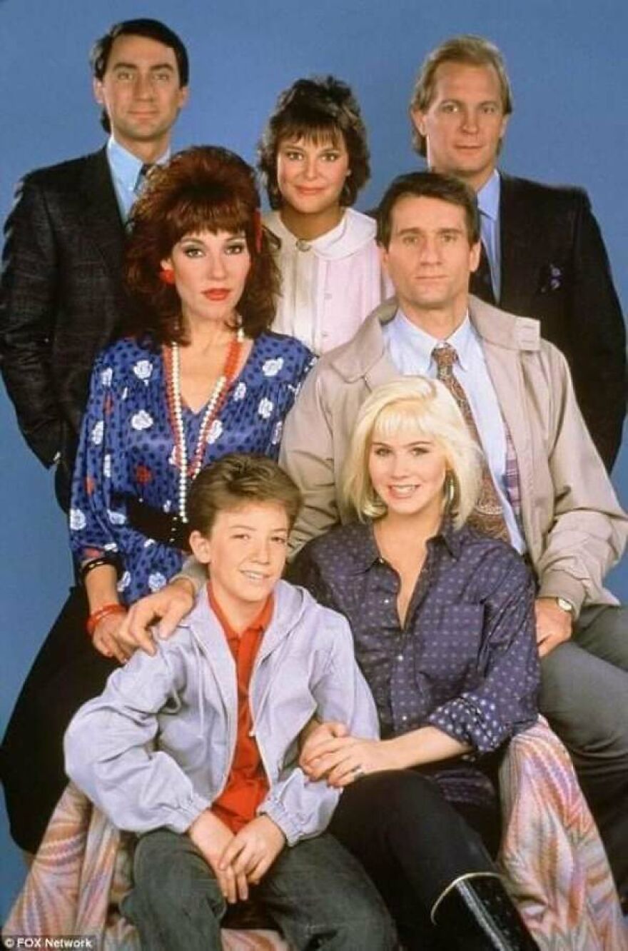 Cast of an iconic 80s TV show posing together, reflecting 80s lifestyle and fashion trends no longer common today.