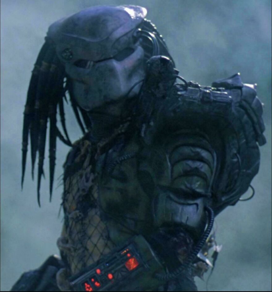 Predator character from an ‘80s sci-fi movie, showcasing iconic elements from that decade's pop culture and technology.