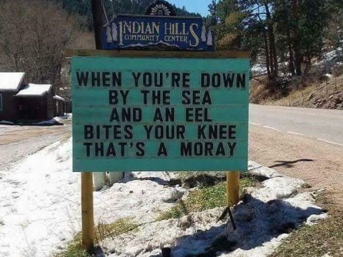 Funny confusing sign at Indian Hills Community Center with a pun about an eel biting a knee by the sea.