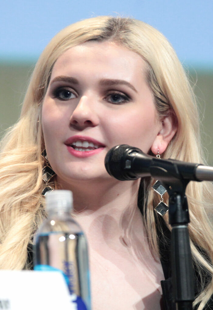 Actress Abigail Breslin, 30