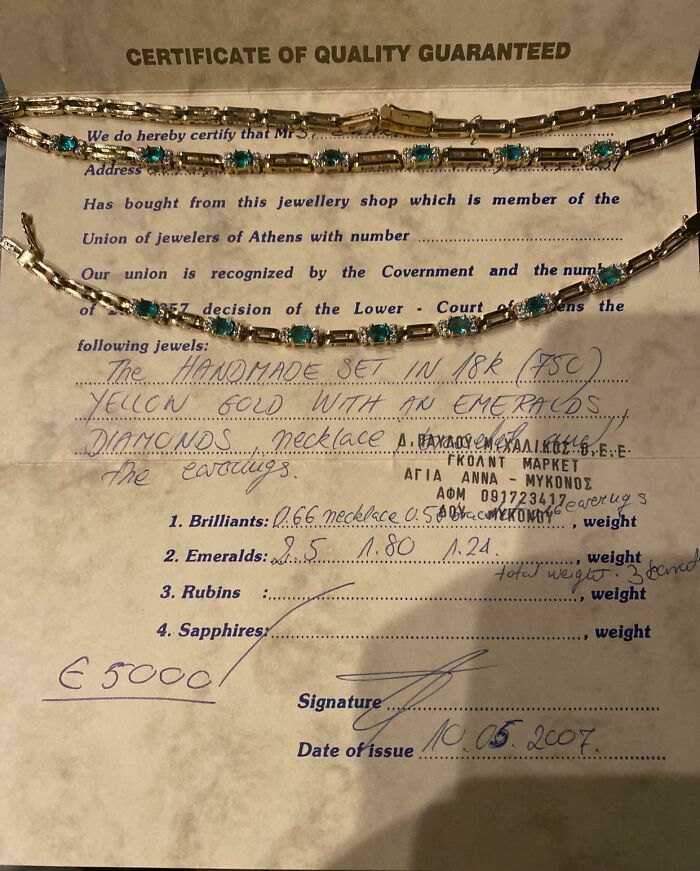 Certificate of quality for a gold necklace with emeralds and diamonds. Helps understand the true value of unusual possessions.