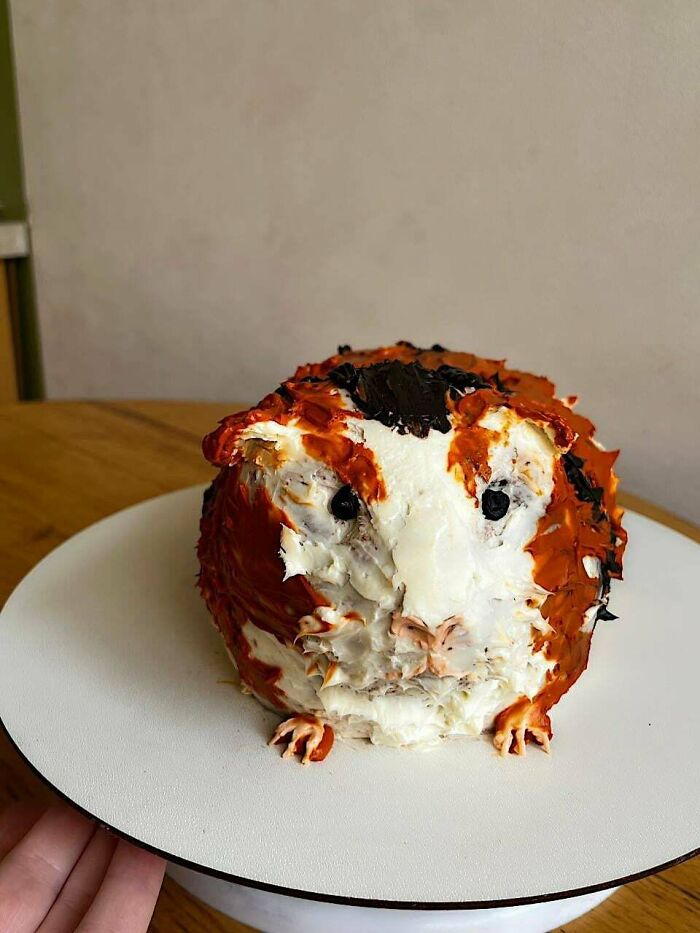 Guinea pig shaped dessert with detailed cream frosting