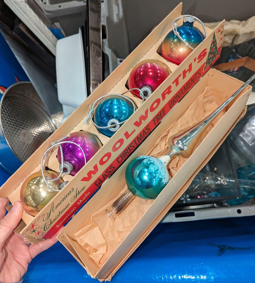 Vintage Woolworth's Christmas ornaments and a tree topper, a Goodwill bin find that isn't a Gold Bar.