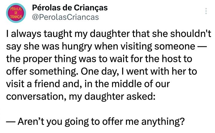A screenshot of a tweet from @PerolasCriancas, sharing a funny story of a kid asking a host for food. It highlights a kid doing something dumb and funny.