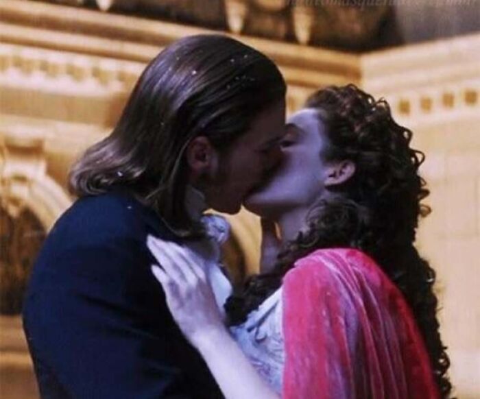 Emmy Rossum Was 17 Irl Making Out With Two Men In Their 30s In Phantom