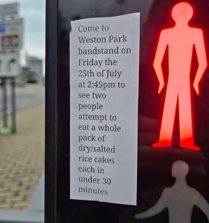 Sign about a contest to eat rice cakes within 30 minutes at Weston Park