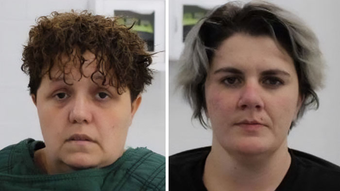 Fotos de duas mulheres, uma com cabelos castanhos cacheados em verde, e outra com cabelos escuros, claros nas têmporas. Múltiplas prisões feitas em caso de desaparecimento de uma criança de 9 anos.