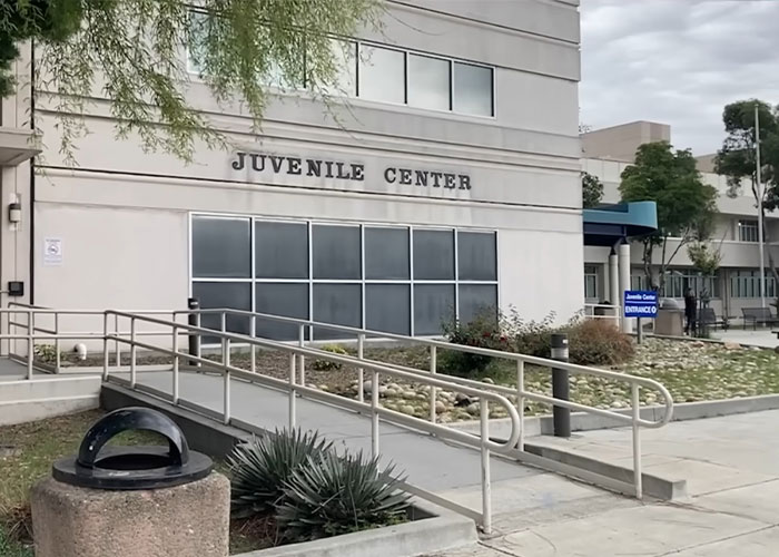 Adolescente acusado de atos hediondos contra seu primo de dois anos antes de reivindicar a vida da criança