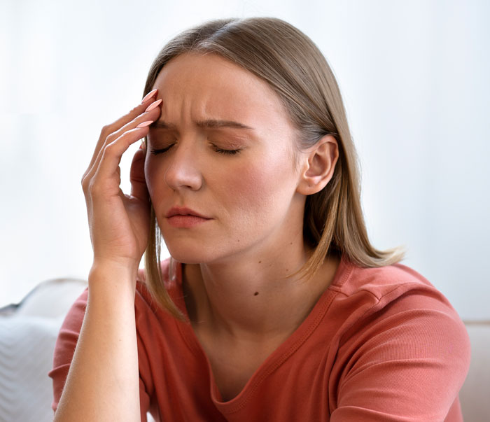 Os pais podem dizer imediatamente que a criança recebeu comida que não deveria receber e um voluntário é demitido por causa disso