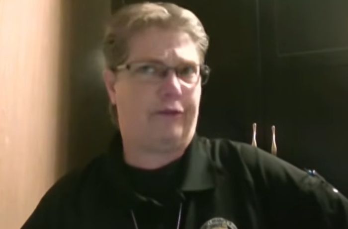 Depois que a menina desaparecida é encontrada viva após 32 anos, o investigador foi embora 