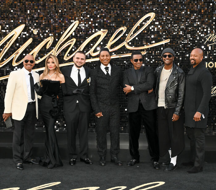 A transformação de La Toya Jackson em exibição para a estreia de ‘Michael’ semanas depois que sua figura gerou preocupações