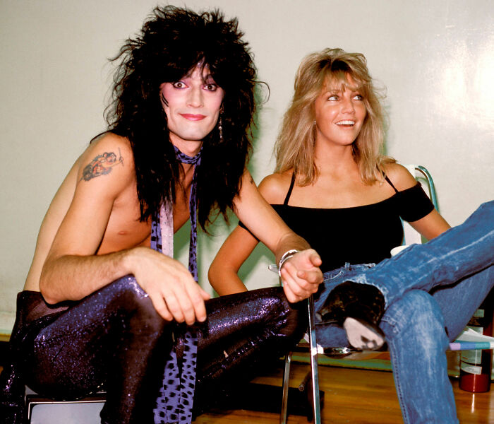 Two 80s icons now in their 60s posing together, sparking fan frenzy with confirmed romance news. Two 80s icons now in their 60s posing together, sparking fan frenzy with confirmed romance news.