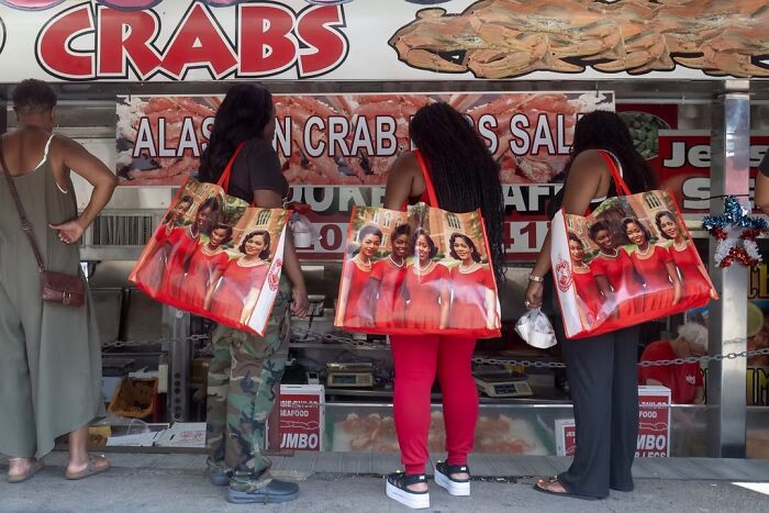 “Irmãs Comprando”, de Kim Keller