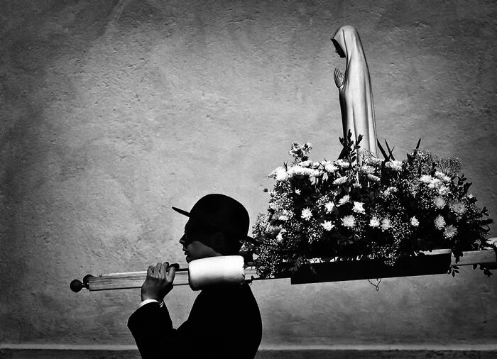 “Um branco divino, um negro humano” de Roberto Carnevali