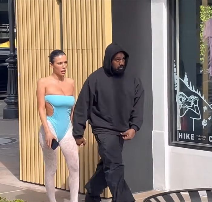 "Pelo menos ela está vestindo roupas": O momento ousado do bodysuit de Bianca Censori com Kanye provoca reações selvagens