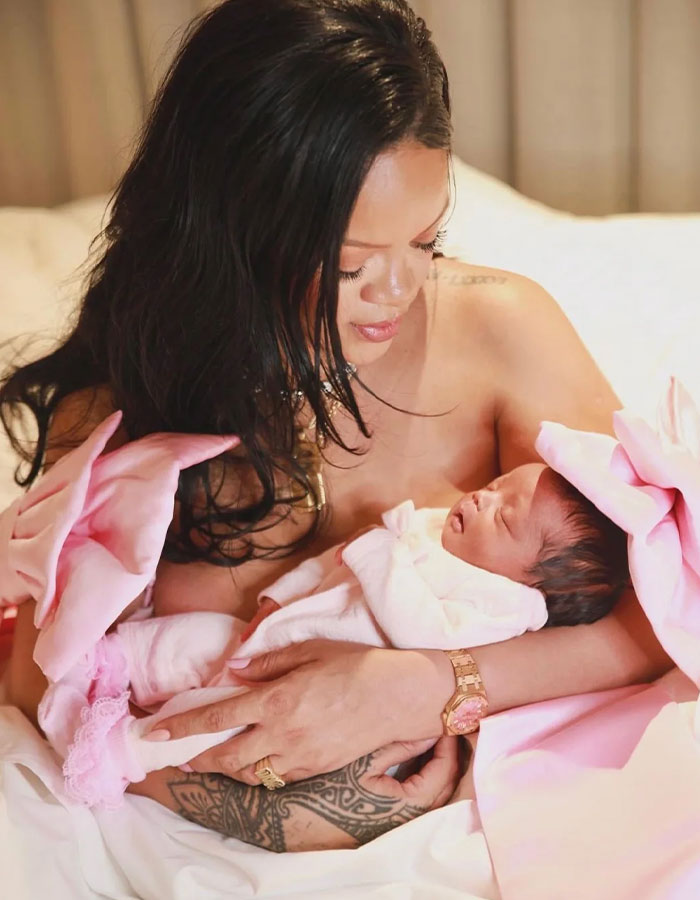 Capa da W Magazine de Rihanna com a filha Rocki deixa fãs conversando após perceberem detalhes estranhos