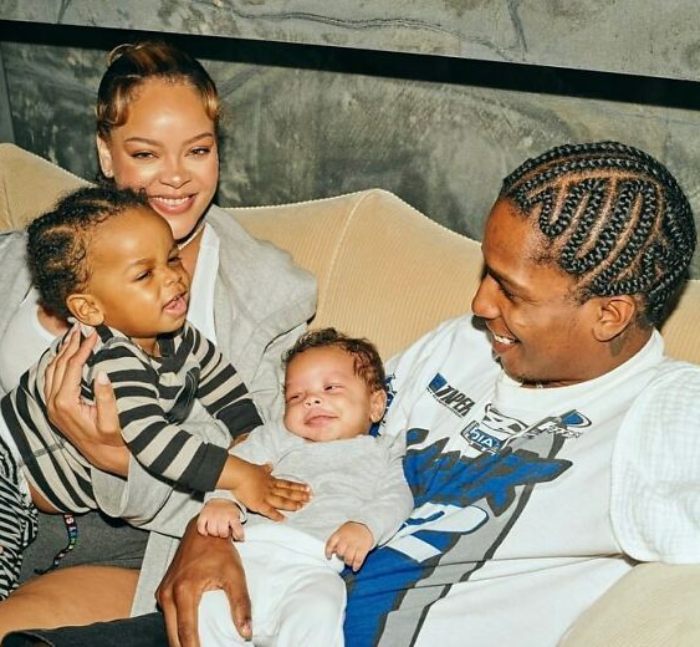 Capa da W Magazine de Rihanna com a filha Rocki deixa fãs conversando após perceberem detalhes estranhos