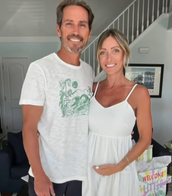 Casal processando clínica de fertilidade por confusão de fertilização in vitro finalmente identifica os pais biológicos do bebê