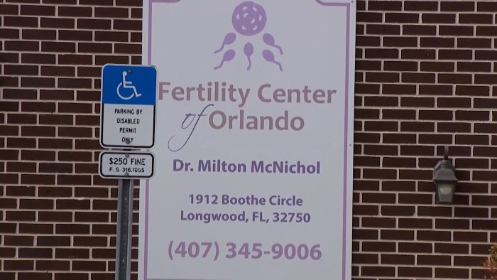 Casal processando clínica de fertilidade por confusão de fertilização in vitro finalmente identifica os pais biológicos do bebê