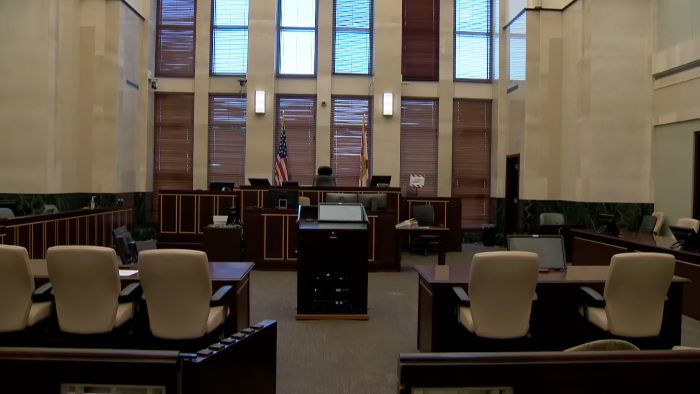 Casal processando clínica de fertilidade por confusão de fertilização in vitro finalmente identifica os pais biológicos do bebê