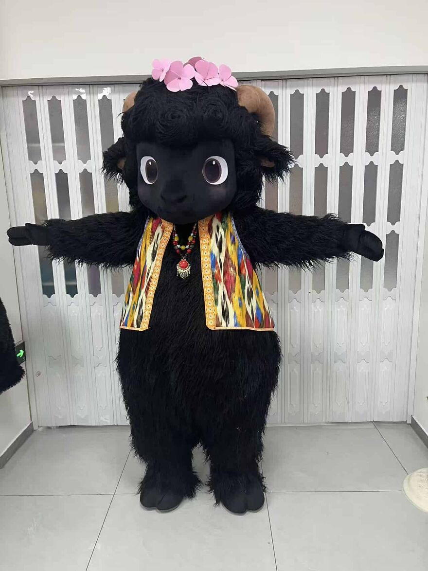 This Adorable Black Sheep Fursuit Feels Like A Character Straight Out Of A Dream This Adorable Black Sheep Fursuit Feels Like A Character Straight Out Of A Dream