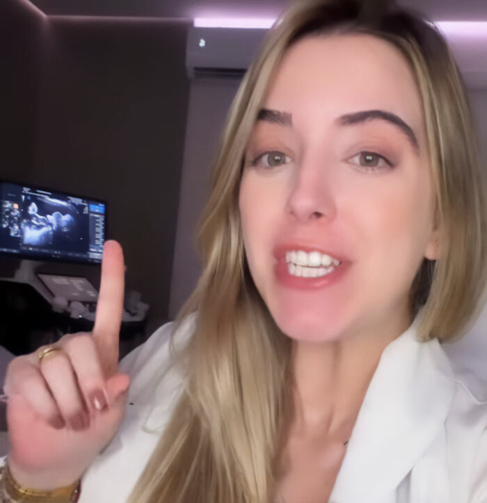 Pregnant doctor explaining ultrasound scan showing her baby peeing inside the womb in a viral video.