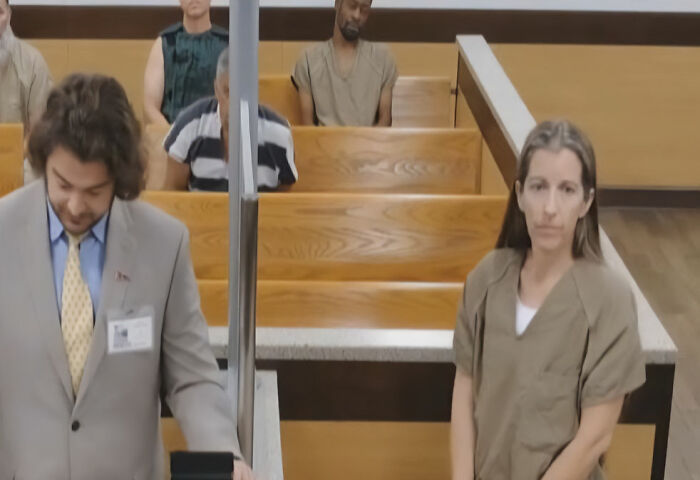 Bombeiro e esposa culpam a religião pela maneira perturbadora como mantiveram a filha por anos